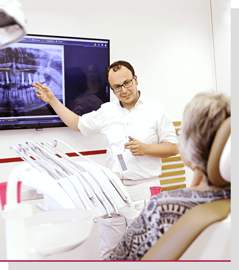 Patienten werden in der Zahnarztpraxis Dr. Klug und Kollegen ausführlich beraten